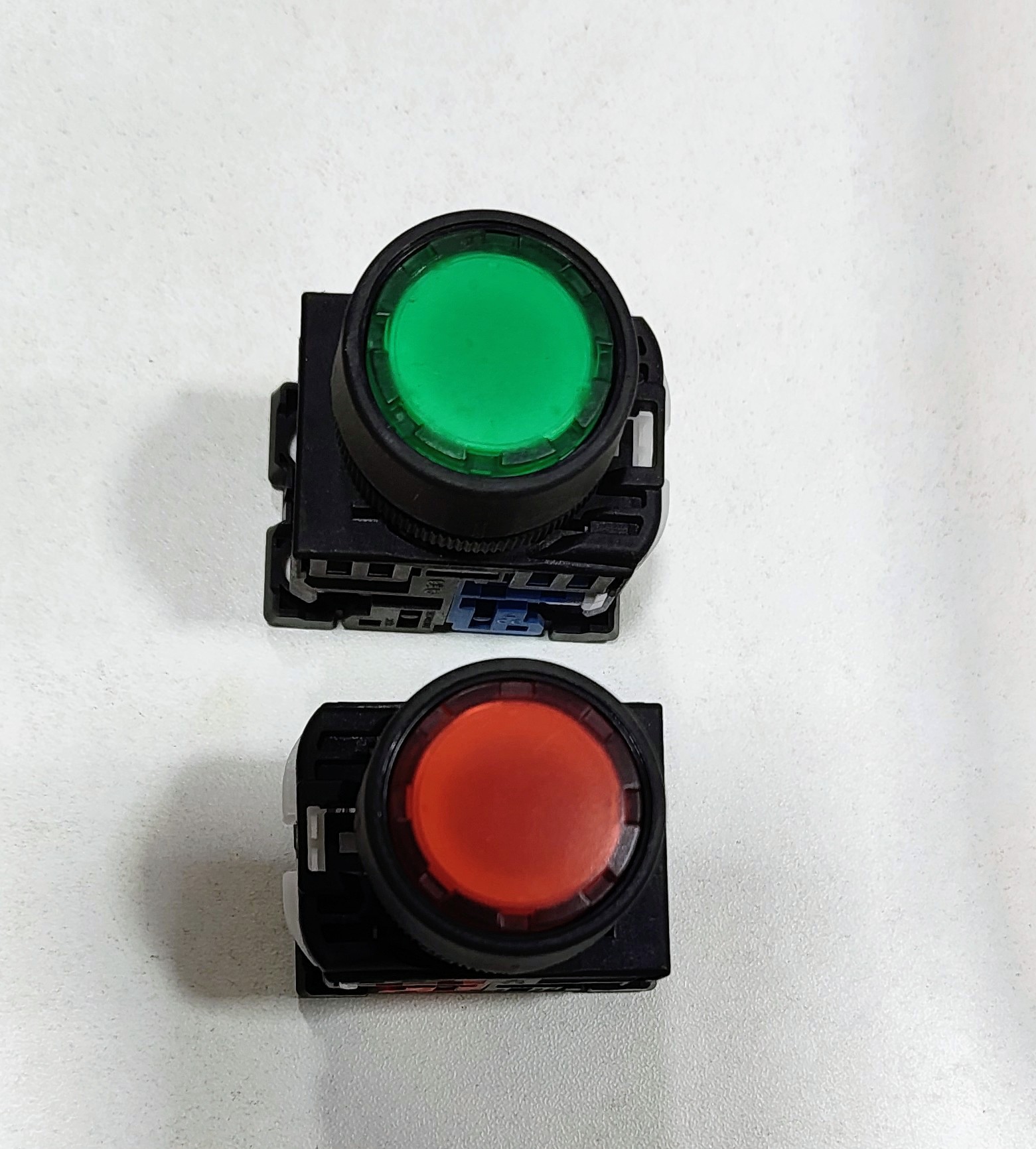 PUSH BUTTONS NO/NC